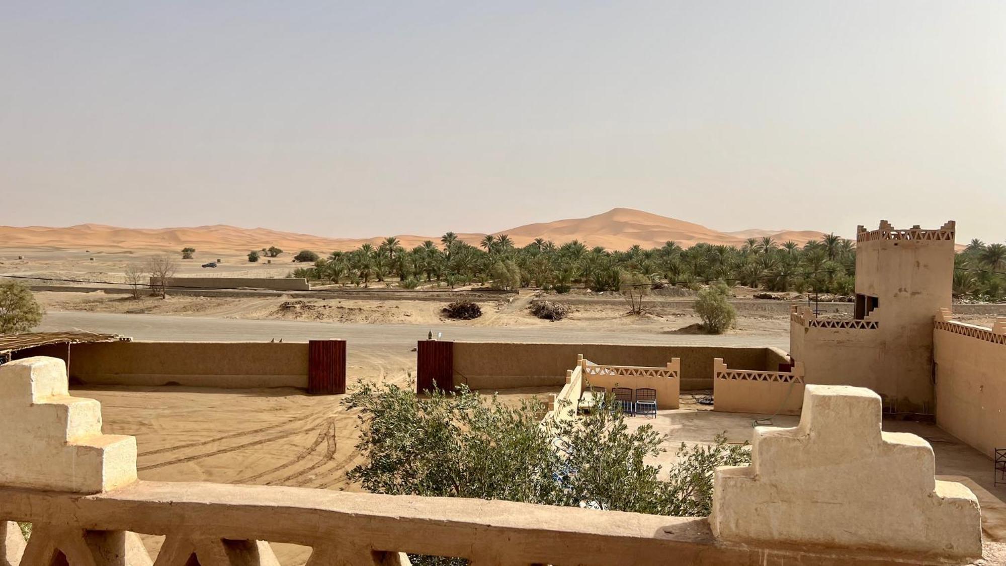 Hotel Riad Oasis Merzouga Exteriör bild